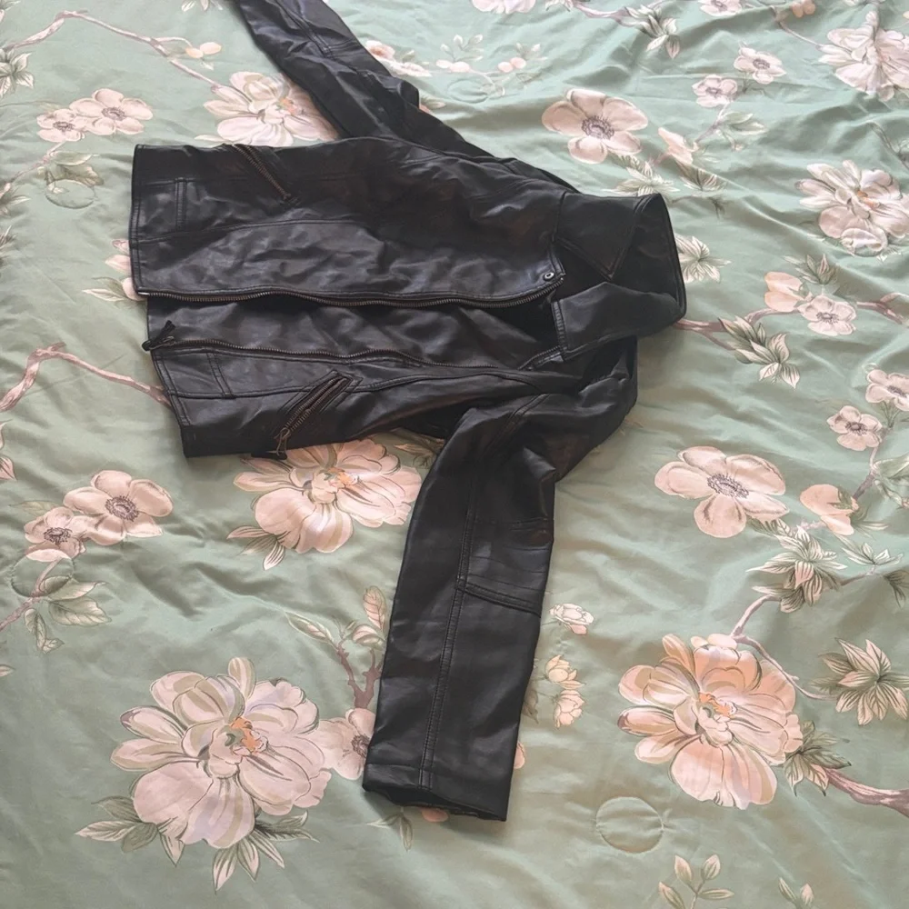 Classic Women’s Black Faux Leather Moto Jacket - Picture 3 of 4